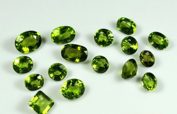 đá peridot là gì