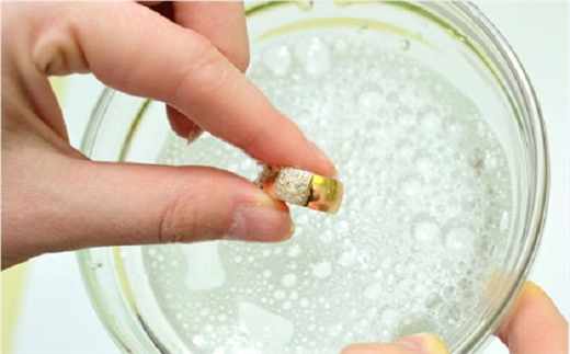 10 Cách làm cho vàng sáng bóng tại nhà. Vàng tây, trắng, 18k, ý 3 10 Cách làm cho vàng sáng bóng tại nhà. Vàng tây, trắng, 18k, ý - Vàng Bạc 24H