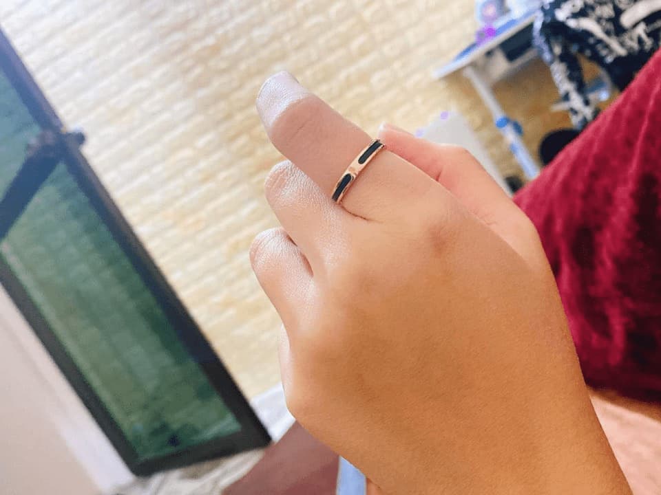 z2296943209069 71d0ae5bd36879c059acdbfba1a62648 nhẫn ngón trỏ Khám phá Ý NGHĨA phong thủy khi đeo nhẫn ngón trỏ ÍT AI BIẾT - RioGems