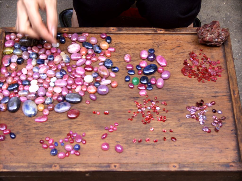Ở Việt Nam, vùng nào có nhiều Ruby nhất? – GCR – KIỂM ĐỊNH ĐÁ QUÝ – ĐÀO TẠO 3 Ở Việt Nam, vùng nào có nhiều Ruby nhất? - GCR - KIỂM ĐỊNH ĐÁ QUÝ - ĐÀO TẠO