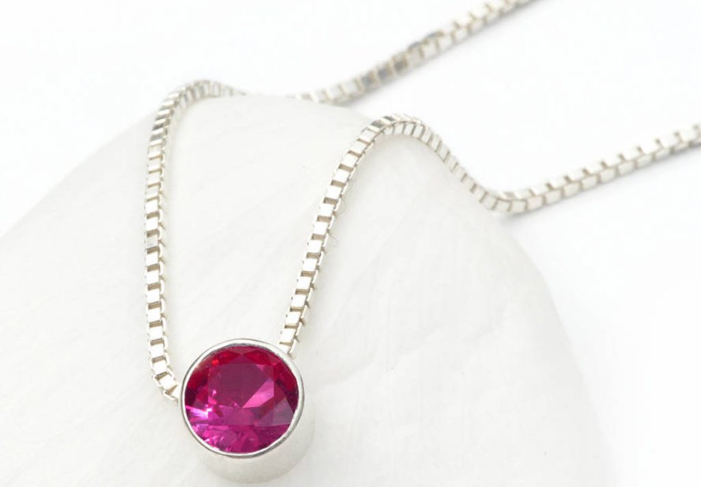 Đá Ruby mang lại may mắn cho người mệnh nào? – GemSilver 4 Đá Ruby mang lại may mắn cho người mệnh nào? - GemSilver